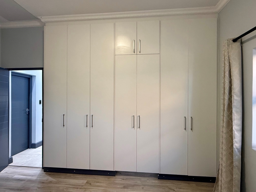 5 Bedroom Property for Sale in Tafelzicht Western Cape